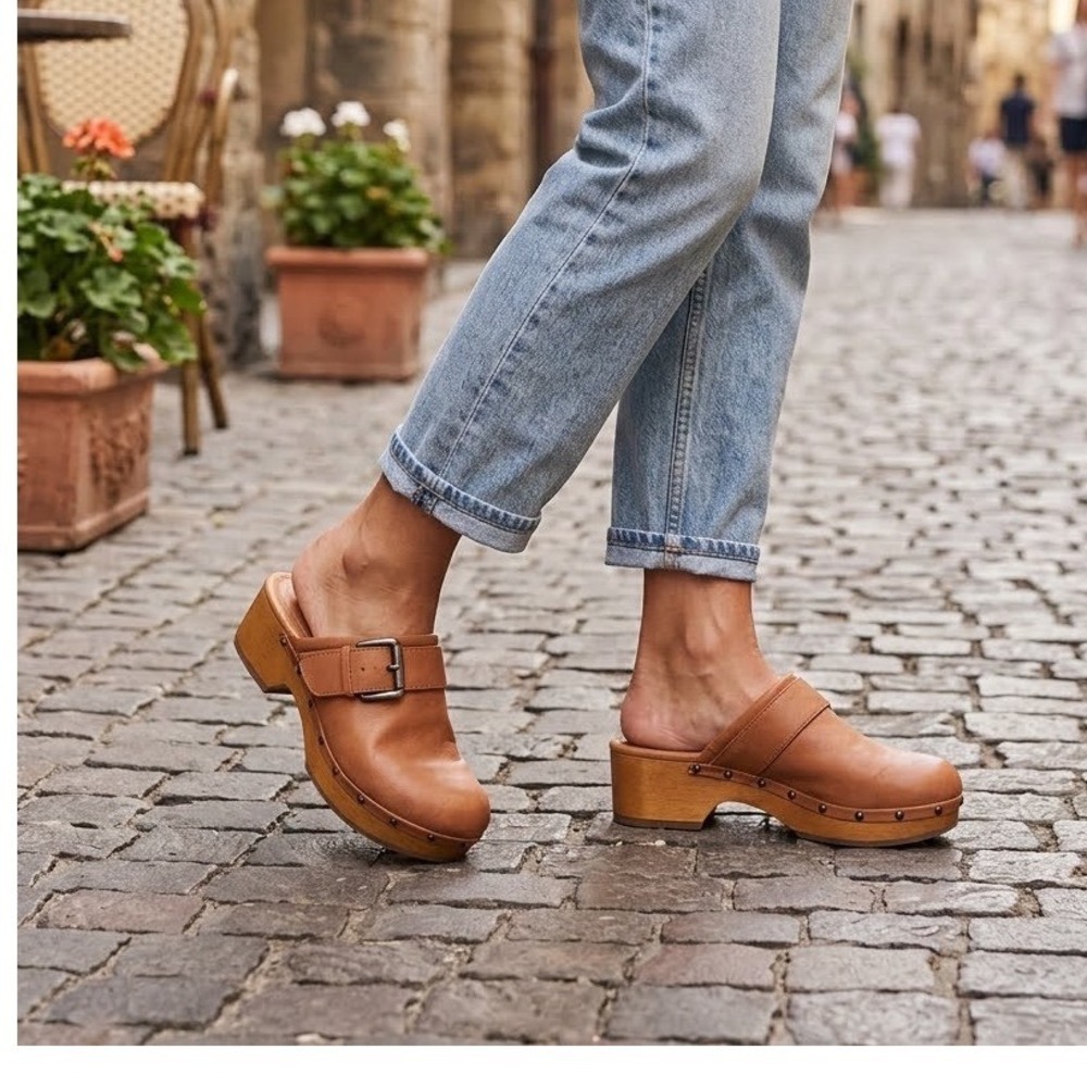 Universal Thread Womens Cognac Tan Buckle Wood Look Platform Clogs Mules Size 6